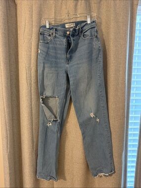 Abercrombie & Fitch Curve Love The 90’s High-Rise Distressed Jeans